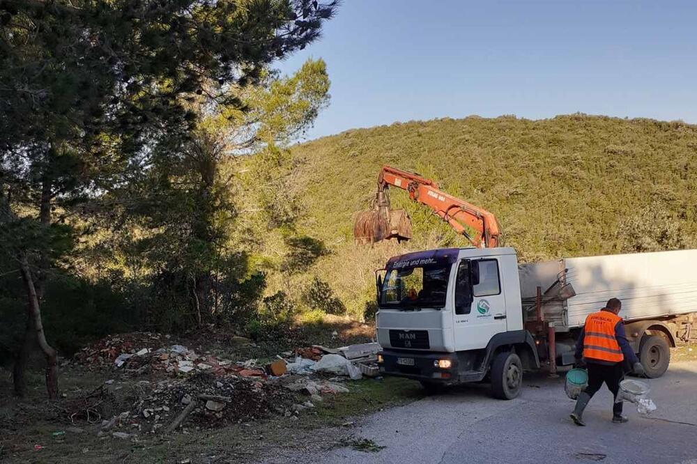 Uklanjanje nelegalne deponije, Foto: Opština Tivat