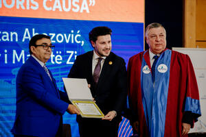Abazoviću dodijeljen počasni doktorat Mediteranskog univerziteta u...