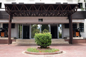 Adžić preuzeo, Ministarstvo i dalje ćuti