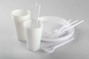 Engleska će zabraniti upotrebu plastičnog posuđa za jednokratnu...