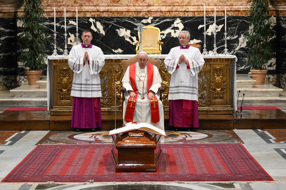 Papa na sahrani, Foto: Reuters
