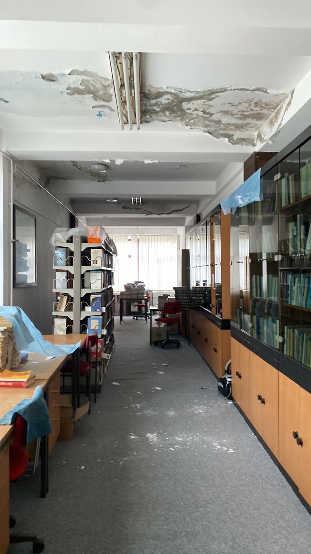 Konačna sanacija: Unutrašnjost biblioteke