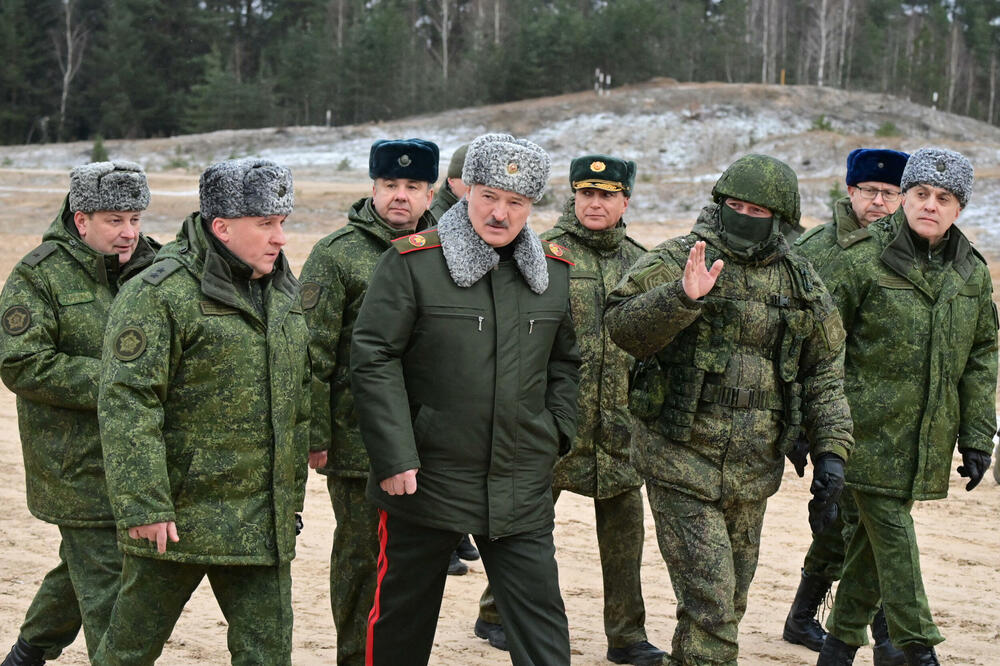 Predjsednik Bjelorusije Aleksandar Lukašenko tokom nedavne posjete ruskim trupama u toj zemlji, Foto: Reuters