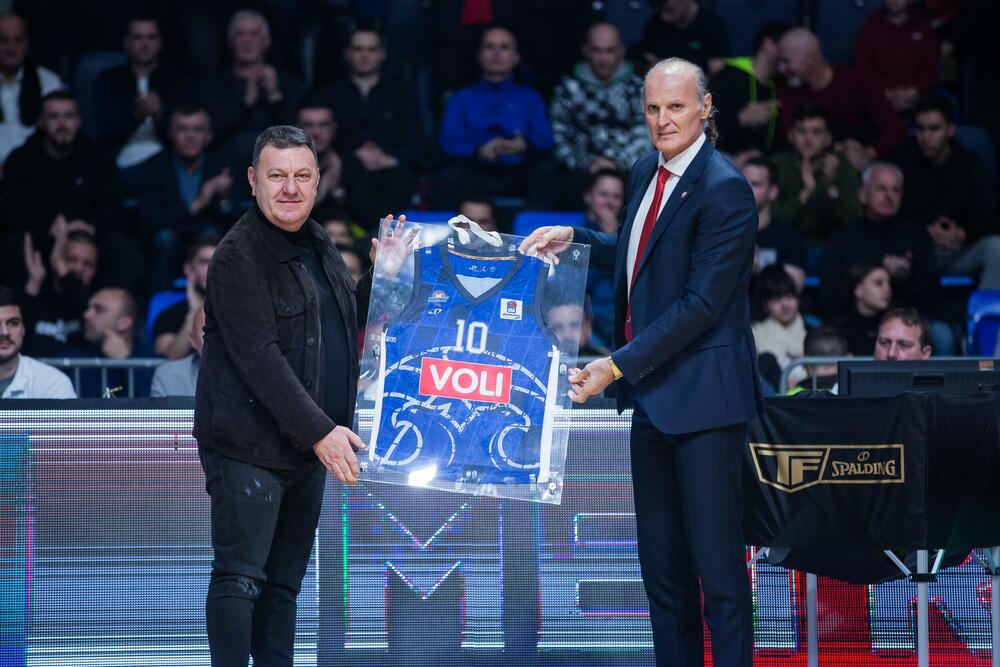 <p>Dres Budućnost nosio je na početku igračke karijere, a pred ovaj duel poručio je da je Podgorica njegov grad, a Budućnost njegov klub</p>