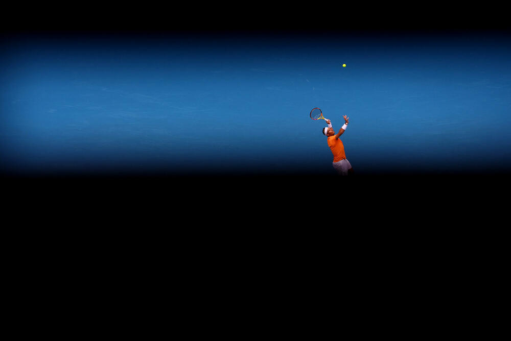 <p>U Melburnu je kasno sinoć i rano jutros po srednjjevropskom vremenu počeo Australijan open, prvi grend slem u sezoni. Kako je prošao prvi dan, dijelom dočaravaju fotografije Rojtersa.</p>