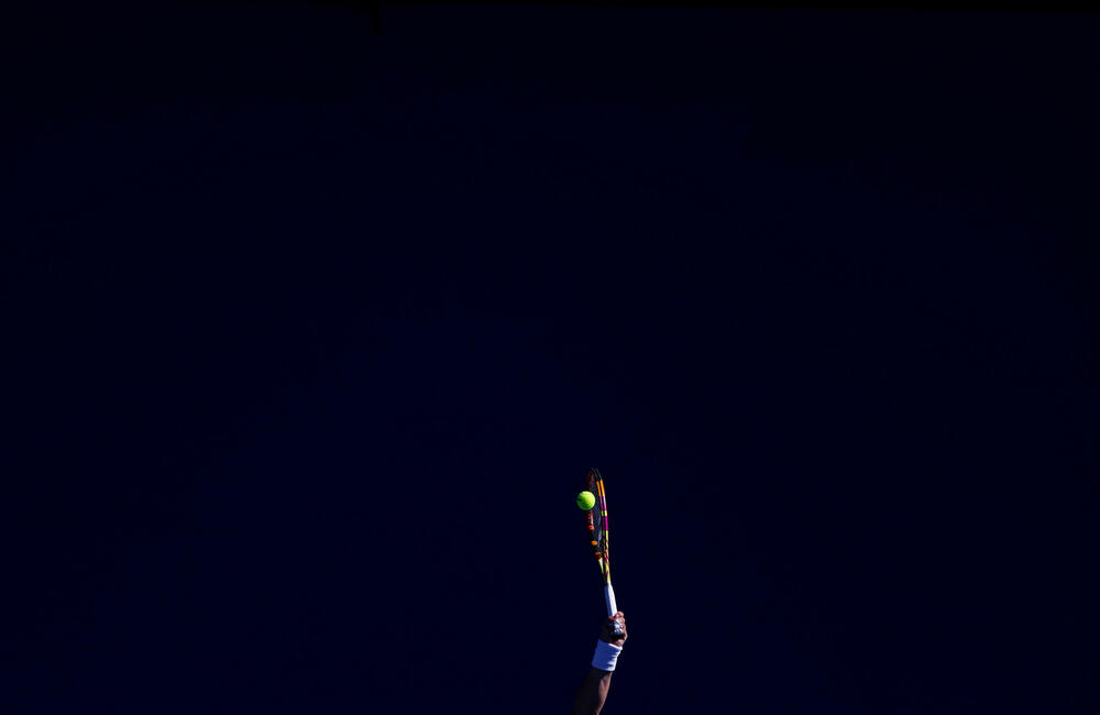 <p>U Melburnu je kasno sinoć i rano jutros po srednjjevropskom vremenu počeo Australijan open, prvi grend slem u sezoni. Kako je prošao prvi dan, dijelom dočaravaju fotografije Rojtersa.</p>