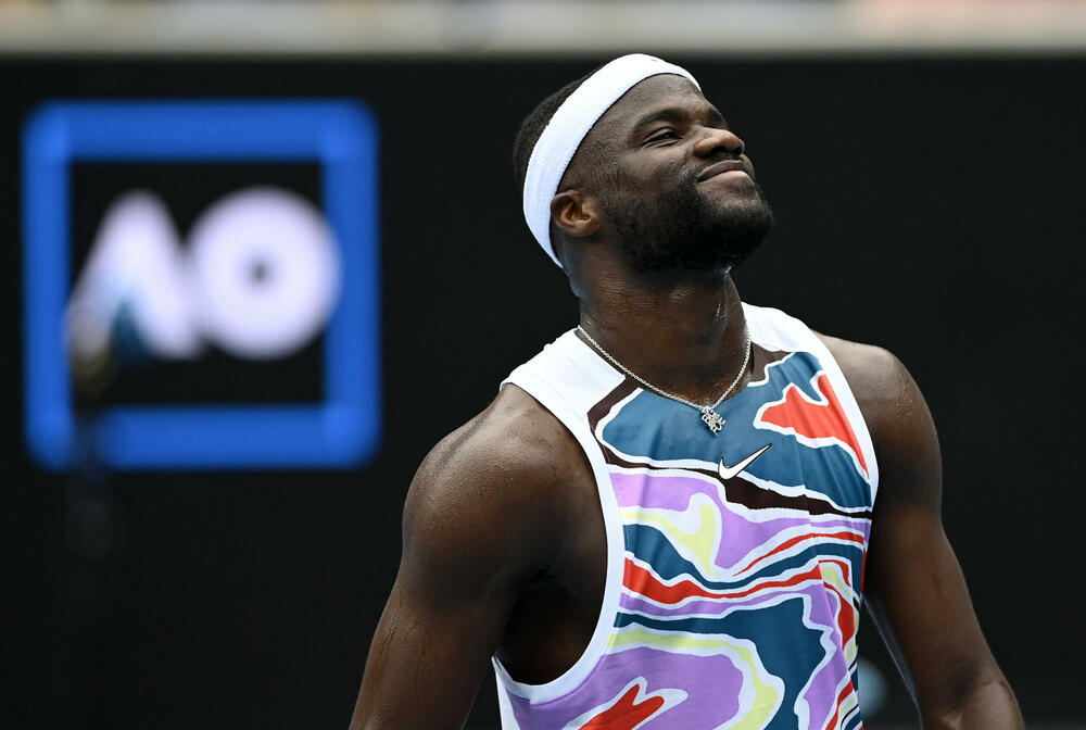 <p>U Melburnu je kasno sinoć i rano jutros po srednjjevropskom vremenu počeo Australijan open, prvi grend slem u sezoni. Kako je prošao prvi dan, dijelom dočaravaju fotografije Rojtersa.</p>