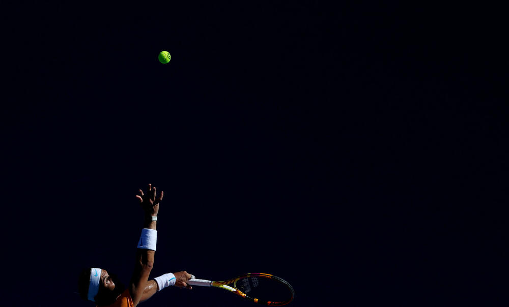 <p>U Melburnu je kasno sinoć i rano jutros po srednjjevropskom vremenu počeo Australijan open, prvi grend slem u sezoni. Kako je prošao prvi dan, dijelom dočaravaju fotografije Rojtersa.</p>