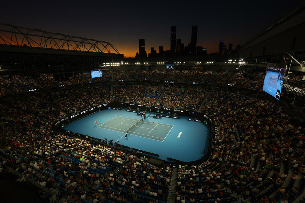 <p>U Melburnu je kasno sinoć i rano jutros po srednjjevropskom vremenu počeo Australijan open, prvi grend slem u sezoni. Kako je prošao prvi dan, dijelom dočaravaju fotografije Rojtersa.</p>