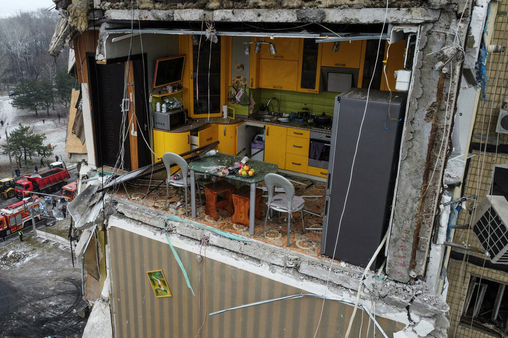 Uništena zgrada u Dnjepru, Foto: Reuters