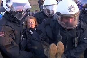Greta Tunberg privedena na protestu protiv proširenja rudnika uglja