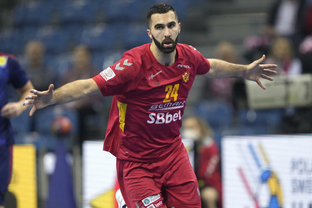 Miloš Božović slavi jedan od svojih šest golova, Foto: AP Photo/Piotr Hawalej