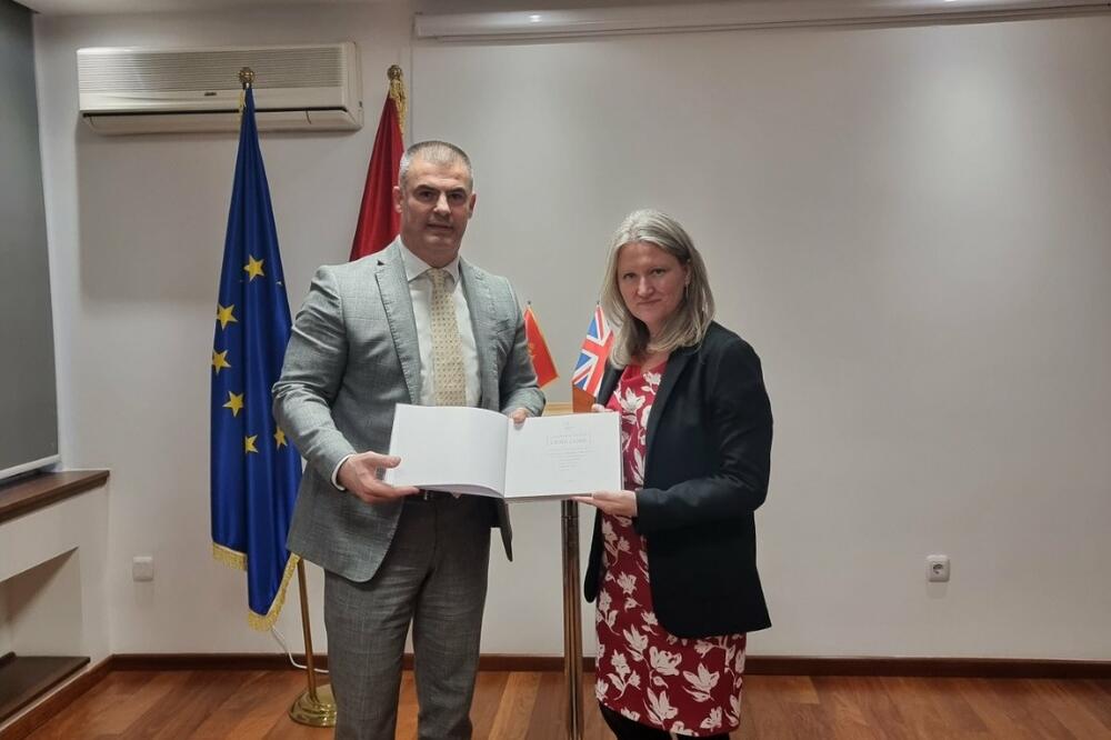 Bulajić i Medoks, Foto: Uprava prihoda i carina