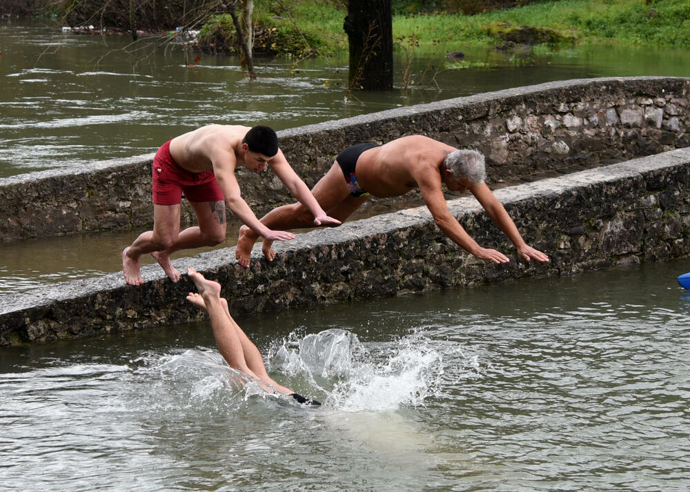 <p>Sa građanima na Sastavcima danas je bio i jedan sveštenik, koji je nakon što je pročitao molitvu otišao</p>