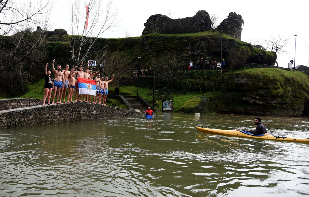 <p>Sa građanima na Sastavcima danas je bio i jedan sveštenik, koji je nakon što je pročitao molitvu otišao</p>