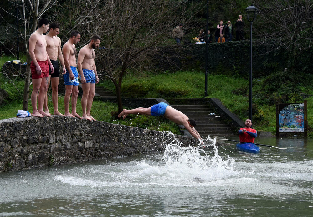 <p>Sa građanima na Sastavcima danas je bio i jedan sveštenik, koji je nakon što je pročitao molitvu otišao</p>