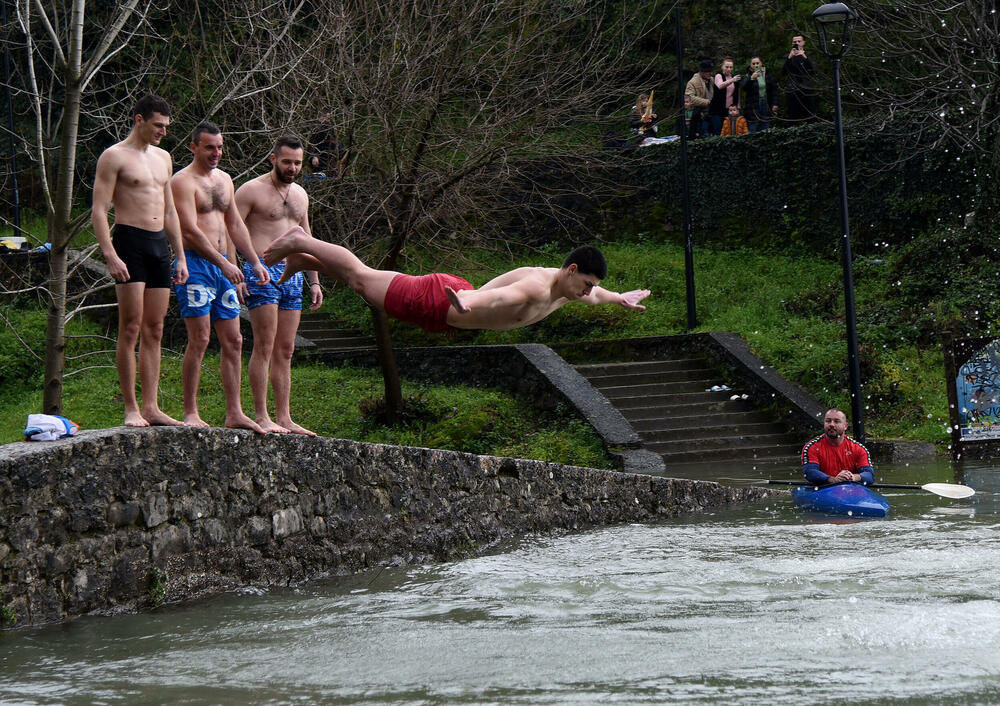 <p>Sa građanima na Sastavcima danas je bio i jedan sveštenik, koji je nakon što je pročitao molitvu otišao</p>