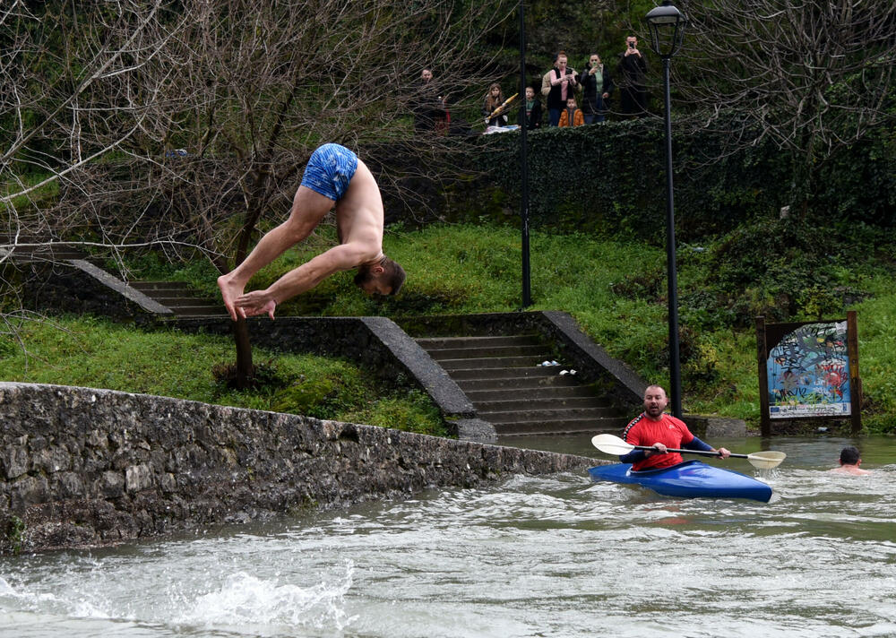 <p>Sa građanima na Sastavcima danas je bio i jedan sveštenik, koji je nakon što je pročitao molitvu otišao</p>
