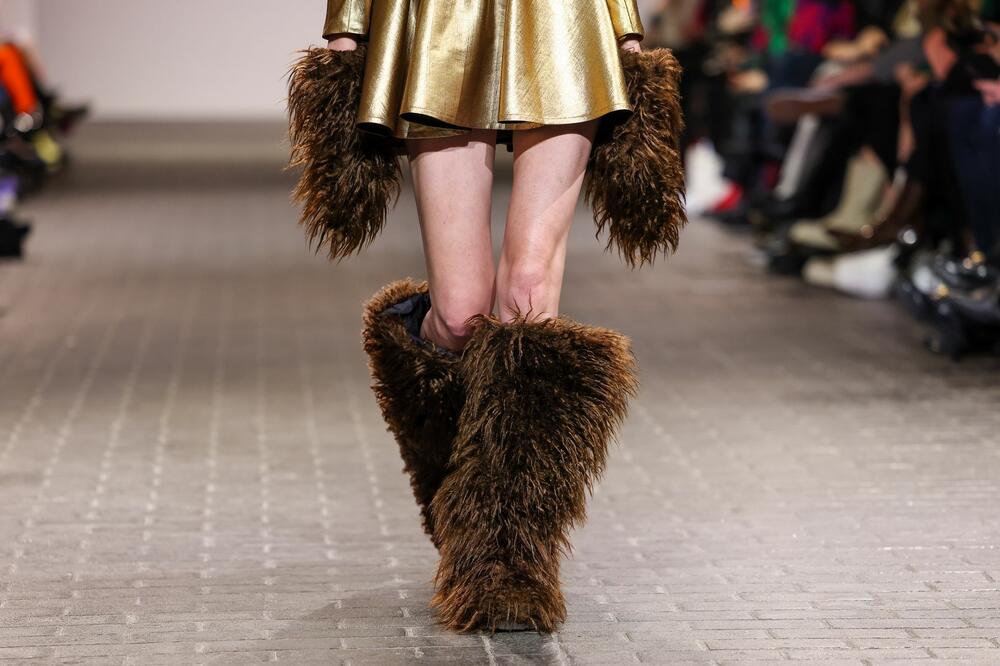 Modni dizajner nadahnuće je dobio u šumi medvjeda Miric, gdje su životinje spasene iz zooloških vrtova, cirkusa i sa privatnih posjeda, Foto: Gerald Matzka/dpa