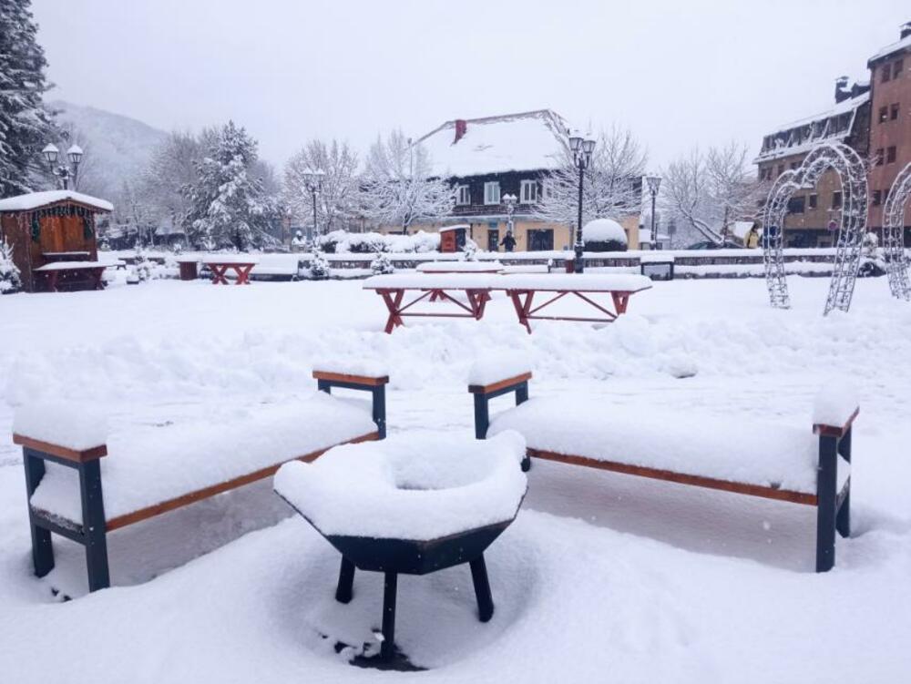 <p>"Nadamo se da će isto stanje biti i na saobraćajnicama za čije održavanje je zadužena država, kako bismo što spremnije dočekali turiste“, rekao je Martinović</p>