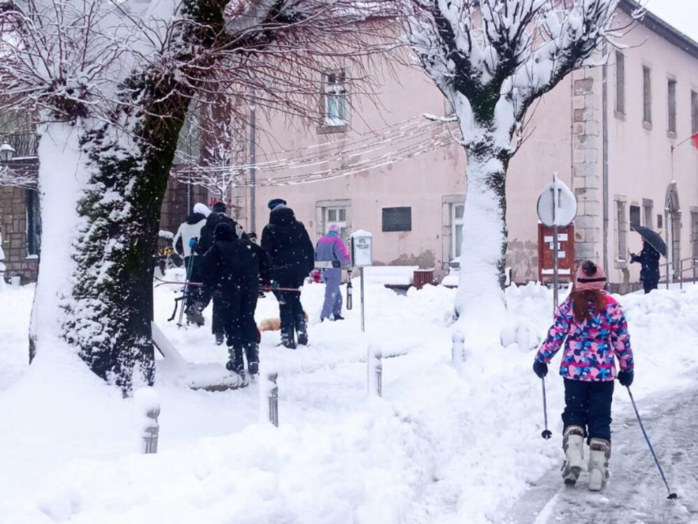 <p>"Nadamo se da će isto stanje biti i na saobraćajnicama za čije održavanje je zadužena država, kako bismo što spremnije dočekali turiste“, rekao je Martinović</p>