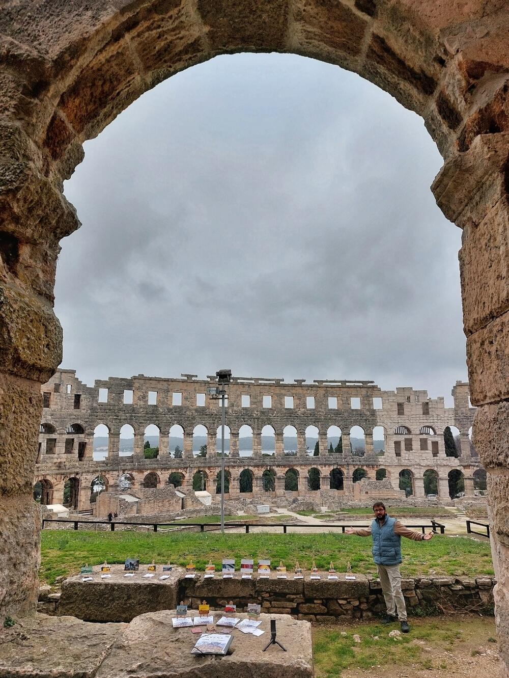 <p>Crnogorski slikar Dalibor Dado Ćetković inspiraciju nakon boravka u Istri, dobre i snažne utiske, brojne ideje i podsticaj za budući rad prenosi i u tekuću godinu, prije svega otvorenog srca, kaže za “Vijesti”</p>