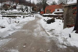 Cetinje: Nakon čišćenja gradskog, počinje čišćenje puteva i na...