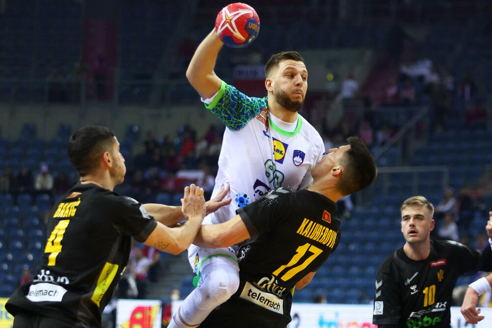 Aleks Vlah u duelu sa Vasilijem Kaluđerovićem, Foto: REUTERS/Kacper Pempel