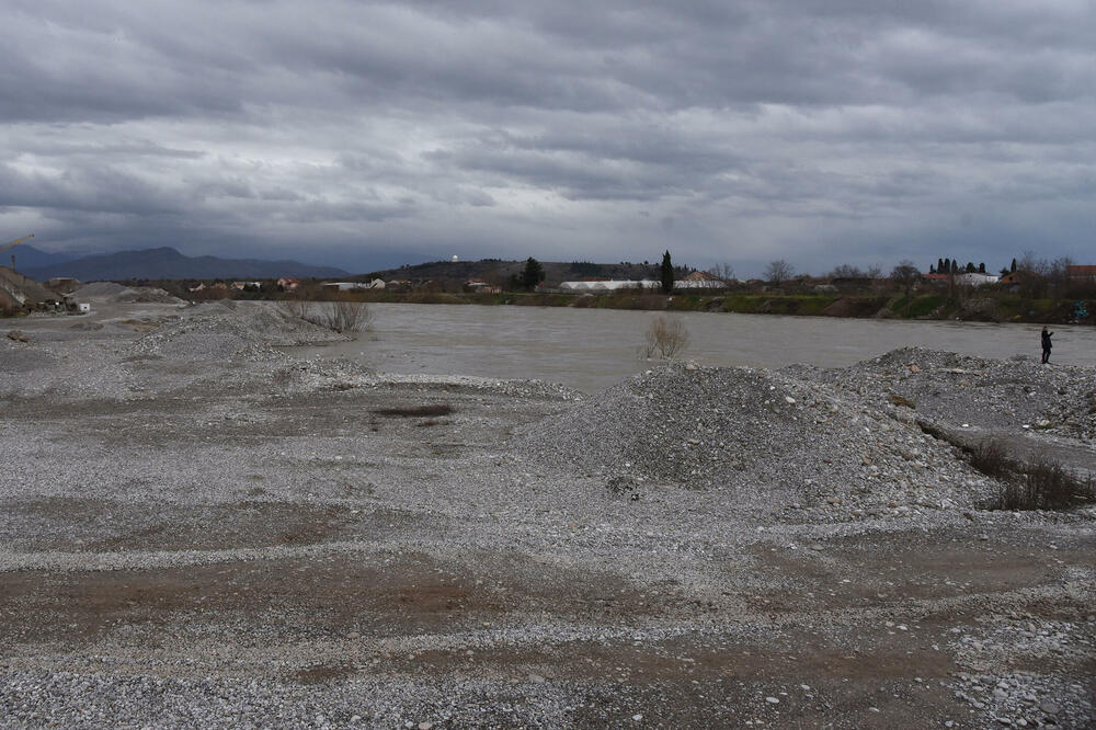 Sporno stovarište "Čelebića" u Donjim Kokotima, Foto: Luka Zekovic