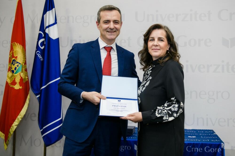 Krkeljić pri prijemu priznanja, Foto: Univerzitet Crne Gore