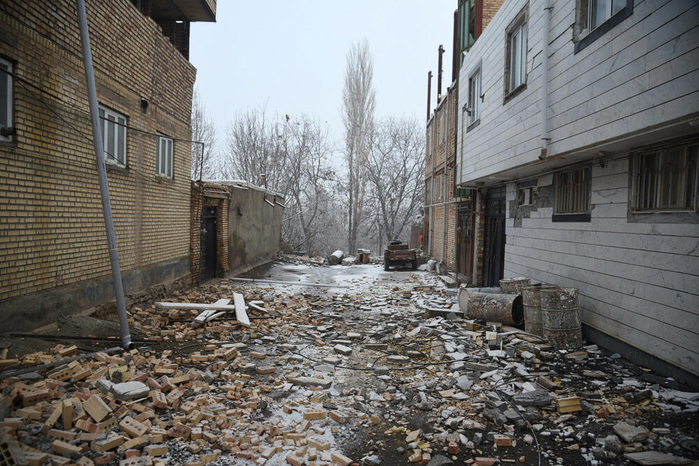 <p>U Iranu, koji se nalazi na trusnom području i na mjestu spajanja tektonske ploče, zemljotresi su česti</p>