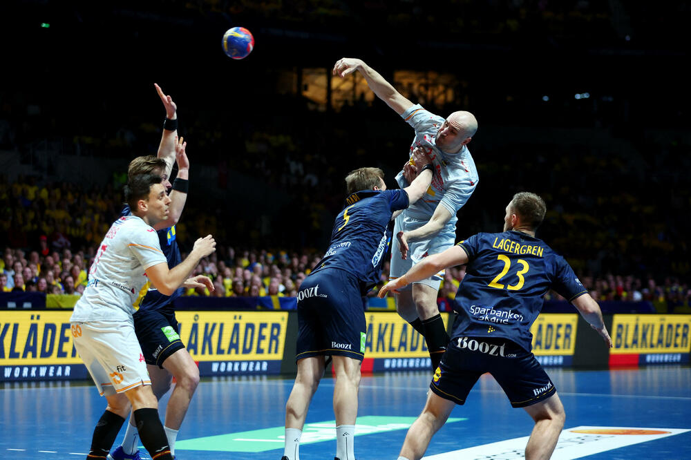 Đoan Kanjelas šutira preko Maksa Darja, Foto: REUTERS/Kacper Pempel