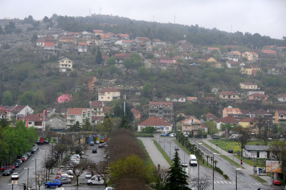 Malo brdo u Podgorici je poznato po velikom broju nelegalnih objekata, Foto: Boris Pejović