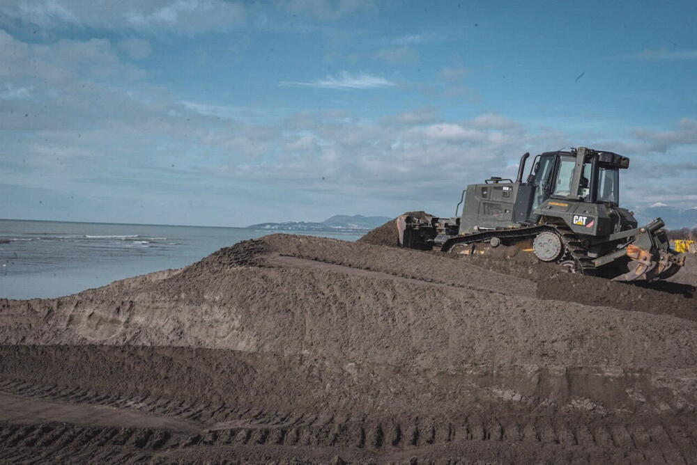 <p>Vojska Crne Gore je prošle godine bila angažovana na ovom dijelu crnogorske obale pružajući podršku Javnom preduzeću za upravljanje morskim dobrom.</p>