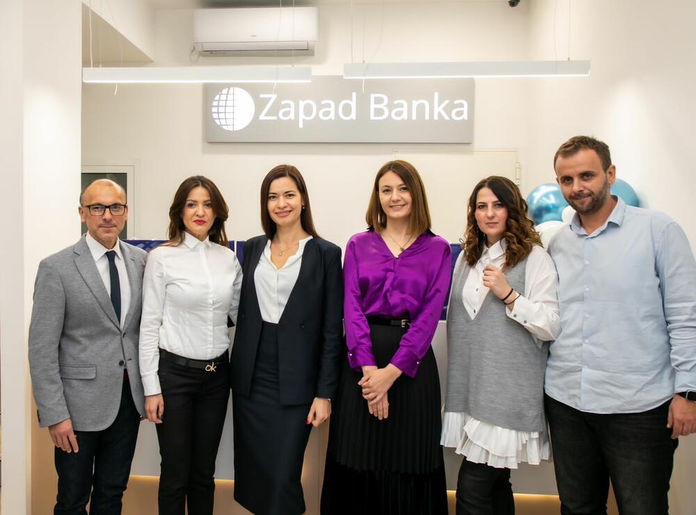 <p>Zapad banka AD Podgorica otvorila je vrata nove filijale u Kotoru na adresi - Put prvoboraca 201, u naselju Škaljari.</p>