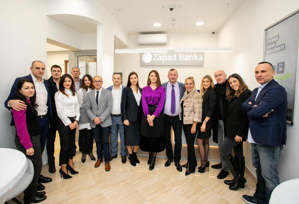 <p>Zapad banka AD Podgorica otvorila je vrata nove filijale u Kotoru na adresi - Put prvoboraca 201, u naselju Škaljari.</p>