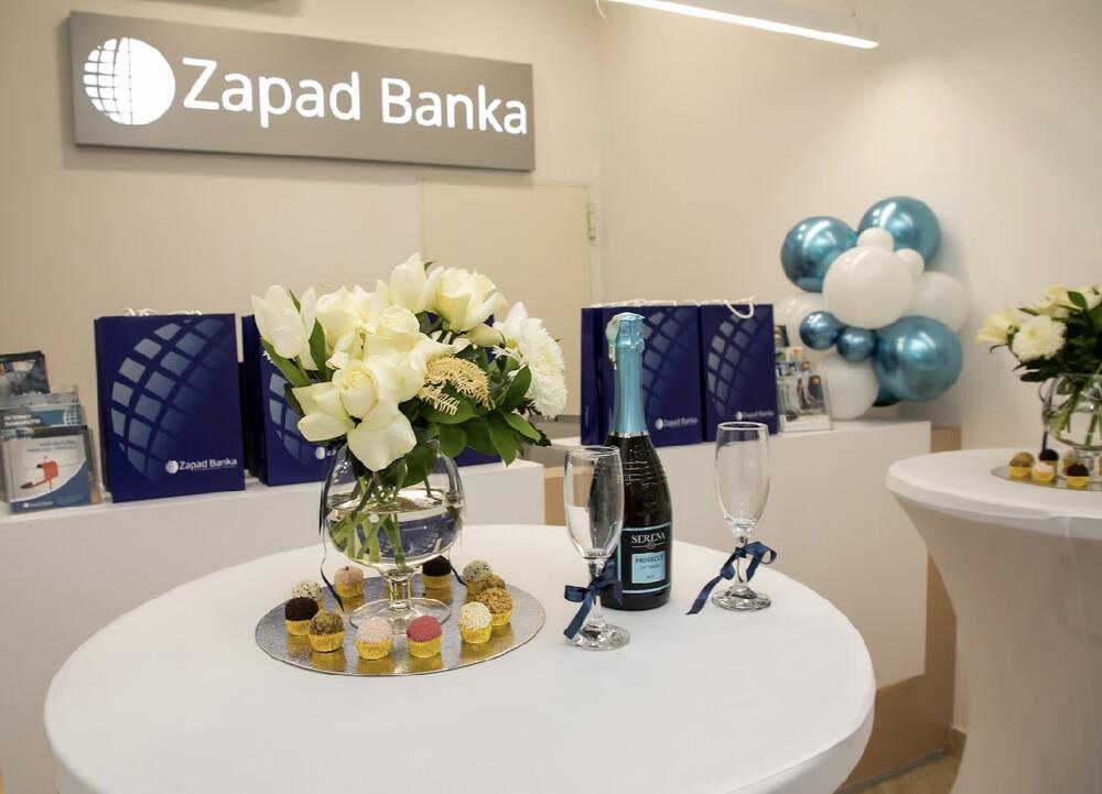 <p>Zapad banka AD Podgorica otvorila je vrata nove filijale u Kotoru na adresi - Put prvoboraca 201, u naselju Škaljari.</p>