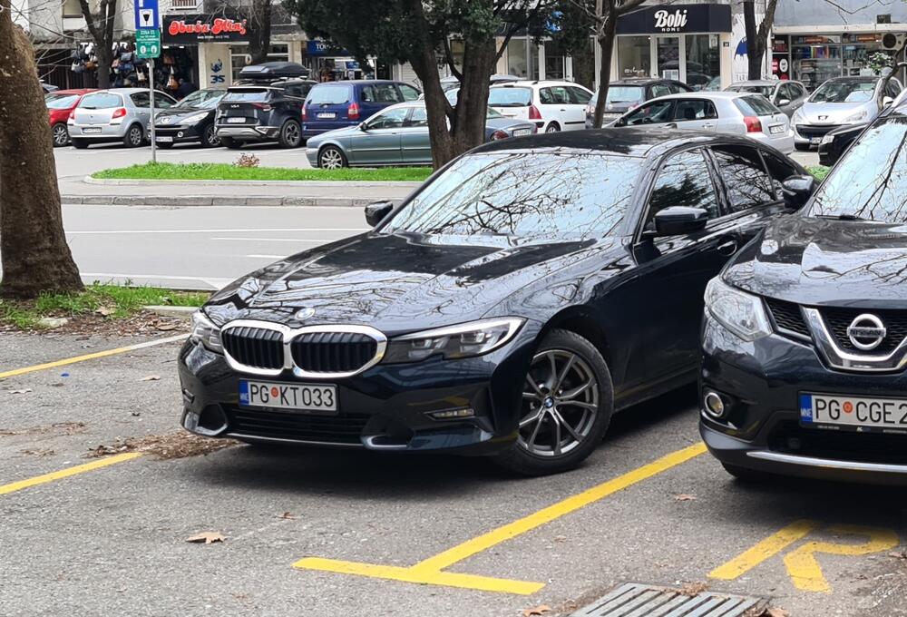 BMW sa 'civilnim' tablicama