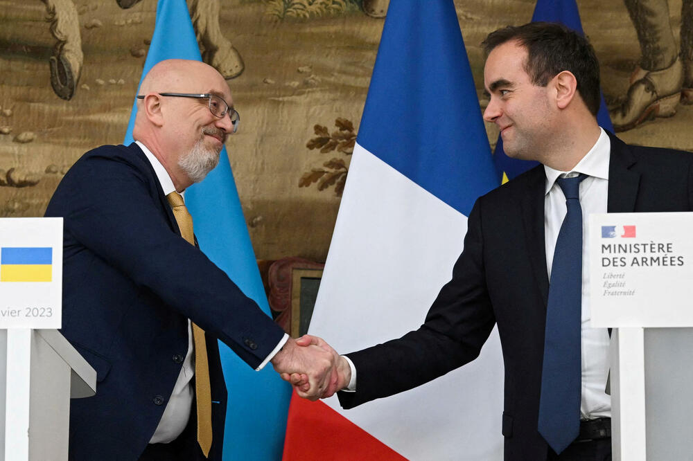 Ukrajinski ministar odbrane Oleksi Reznikov sa francuskim kolegom Sebastjenom Lekornuom u Parizu