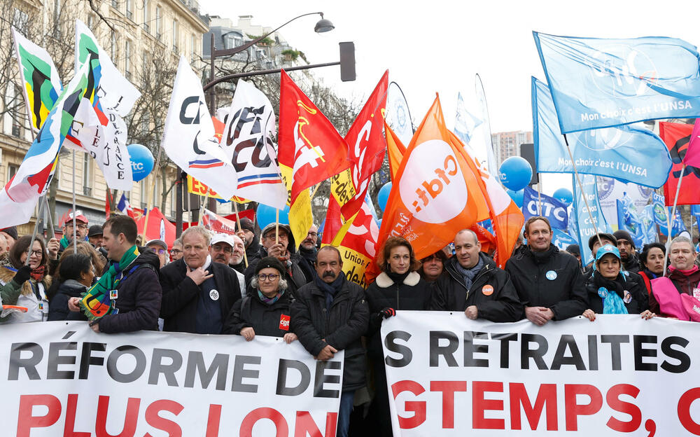 <p>Demonstracije u Francuskoj protiv podizanja starosne granice za penzionisanje sa 62 na 64 godine i drugih promjena</p>