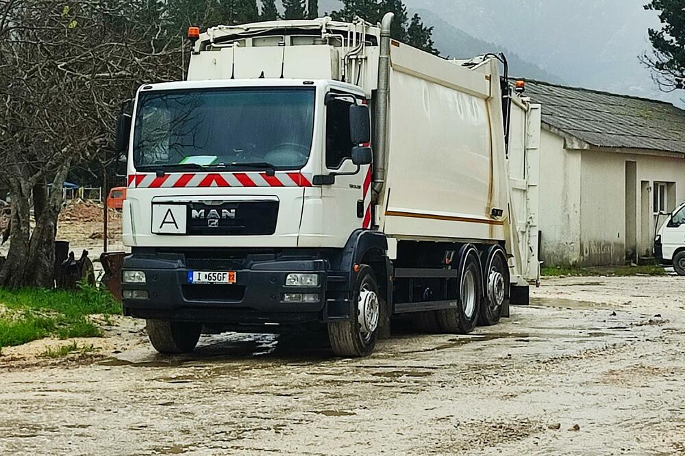 Nedavno nabavljeni kamion, Foto: Siniša Luković