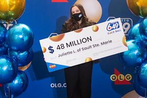 Kanada: Tinejdžerka prvi put uplatila loto i osvojila 48 miliona...