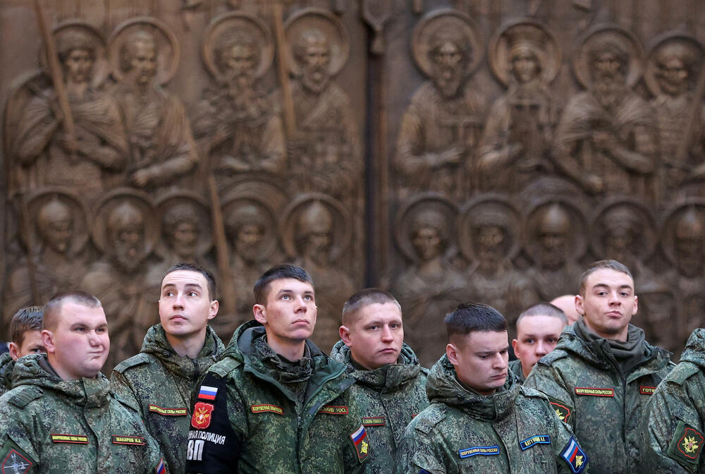 Ruski vojnici prisustvuju vjerskoj službi nadomak Moskve