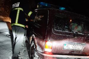 Kolašinski vatrogasci spasili ukrajinskog državljanina, vozilo se...