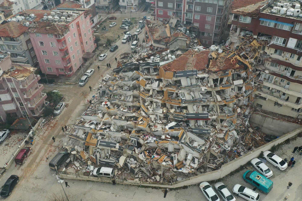 Više stambenih zgrada porušeno nakon zemljotresa, Foto: REUTERS