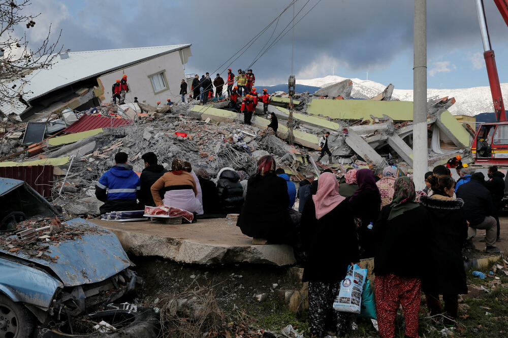 Jedna od srušenih zgrada u Gazijantepu, Foto: Reuters