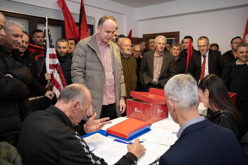 Đeljošaj tokom predaje izborne liste, Foto: Albanska alternativa