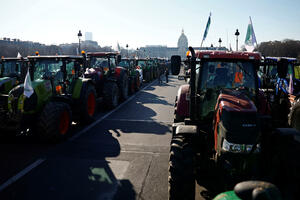 Demonstracije poljoprivrednika s traktorima u Parizu