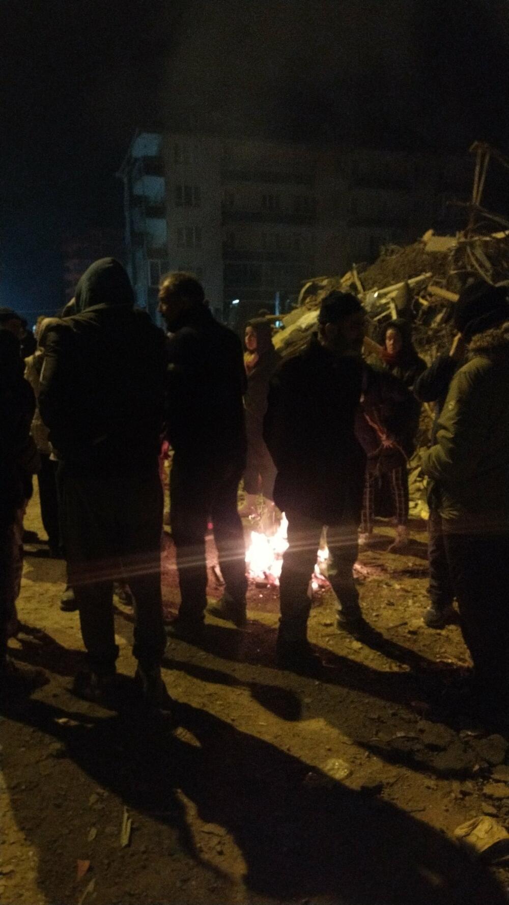 <p>Shodno tome kakva je ovdje situacija, a apokaliptična je, sve je u redu i ne žalimo se ni na šta, jer smo tu da pomognemo i nema mjesta za komfor", rekao je Žižić</p>