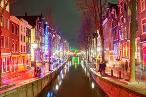 Amsterdam zabranjuje marihuanu u Četvrti crvenih fenjera